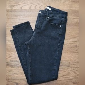 Good American Women’s Skinny Jeans in Washed Black